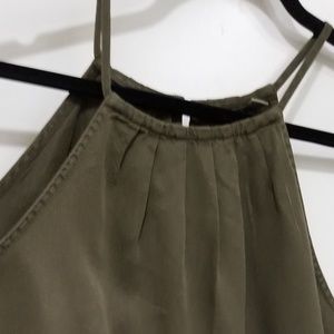 NWOT Olive Top Ruffle Bottom Large